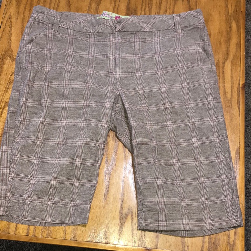 MOE pink plaid long shorts size M